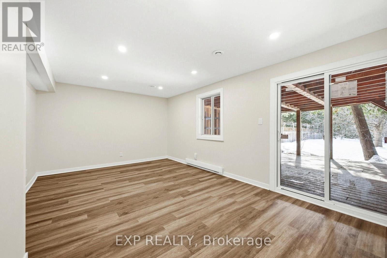 












74 SHEARER CRESCENT

,
Ottawa,




Ontario
K2L3N1

