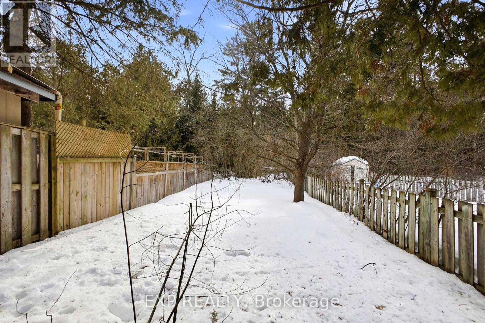 












74 SHEARER CRESCENT

,
Ottawa,




Ontario
K2L3N1

