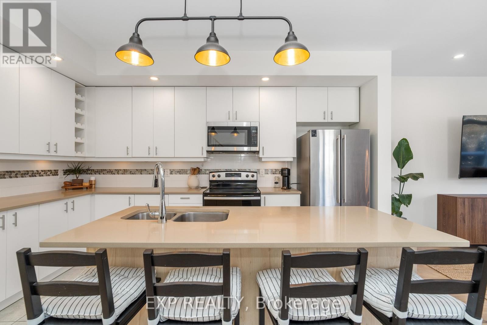 












503 COTE STREET

,
Ottawa,




Ontario
K1K0Z8

