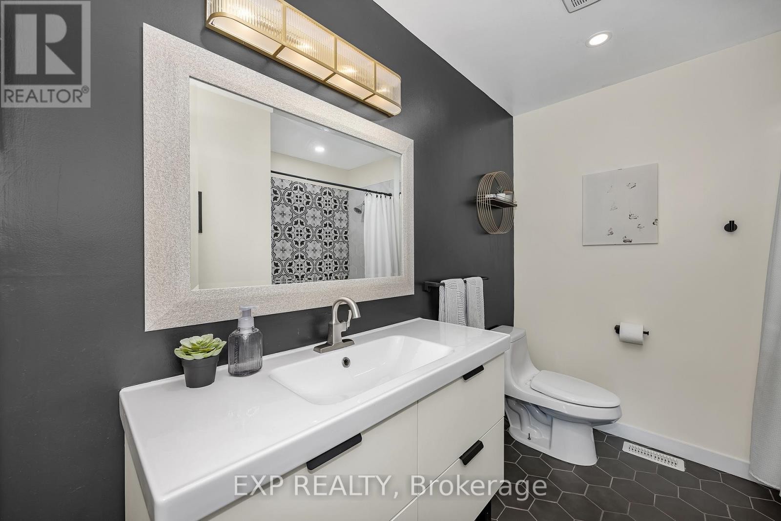 












4914 FARMERS WAY

,
Ottawa,




Ontario
K0A1K0

