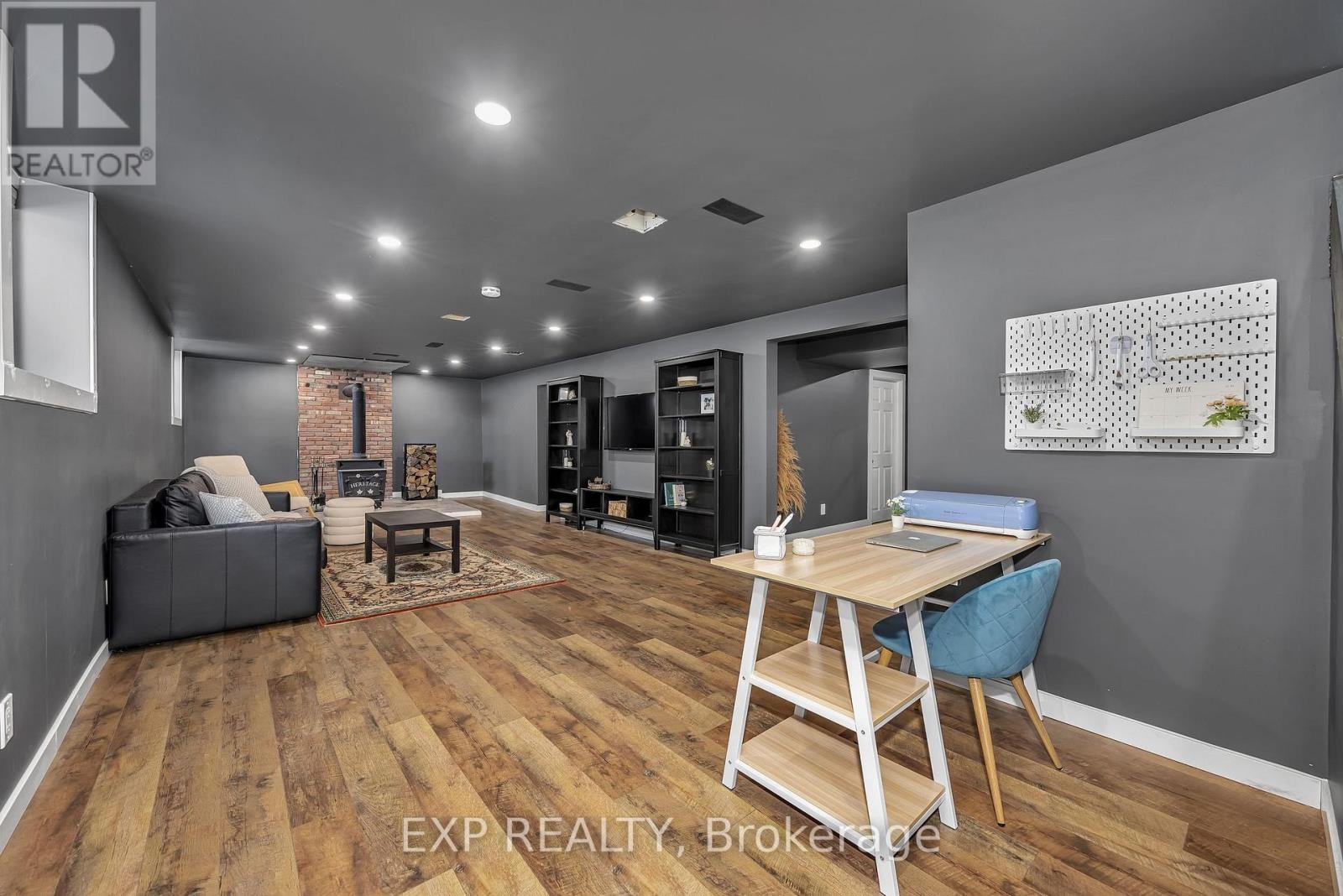 












4914 FARMERS WAY

,
Ottawa,




Ontario
K0A1K0

