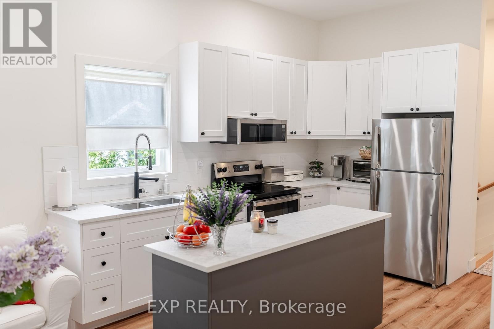 












12 VIEWMOUNT DRIVE

,
Ottawa,




Ontario
K2G1R5

