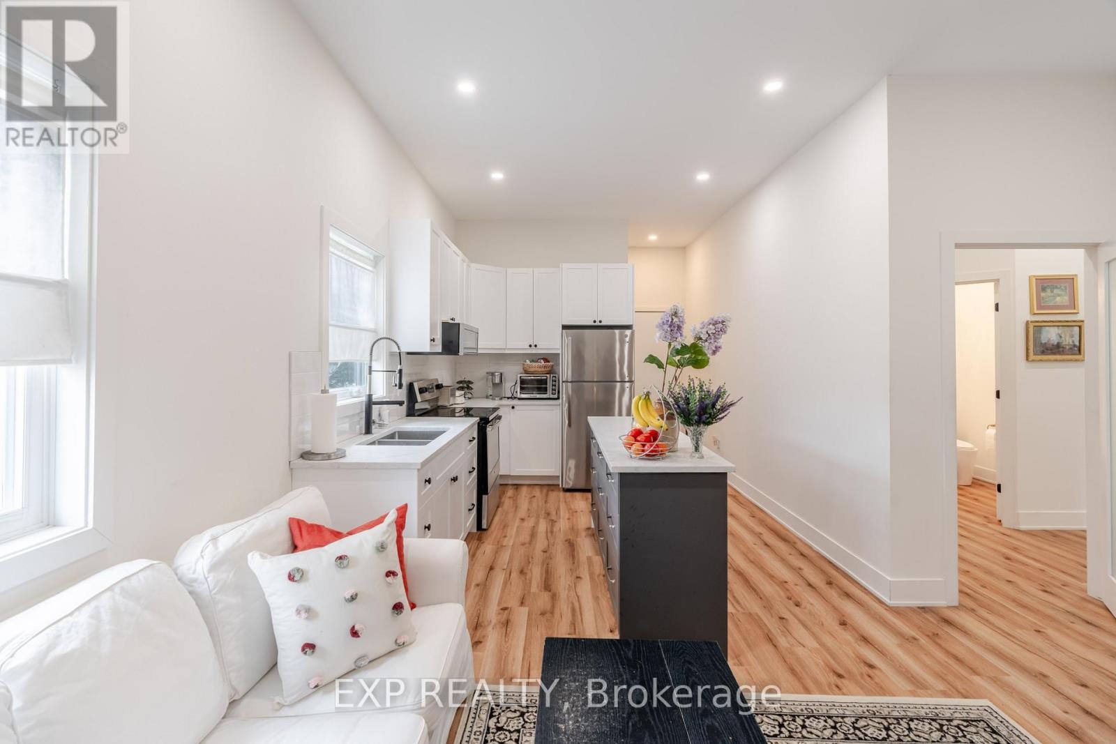 












12 VIEWMOUNT DRIVE

,
Ottawa,




Ontario
K2G1R5

