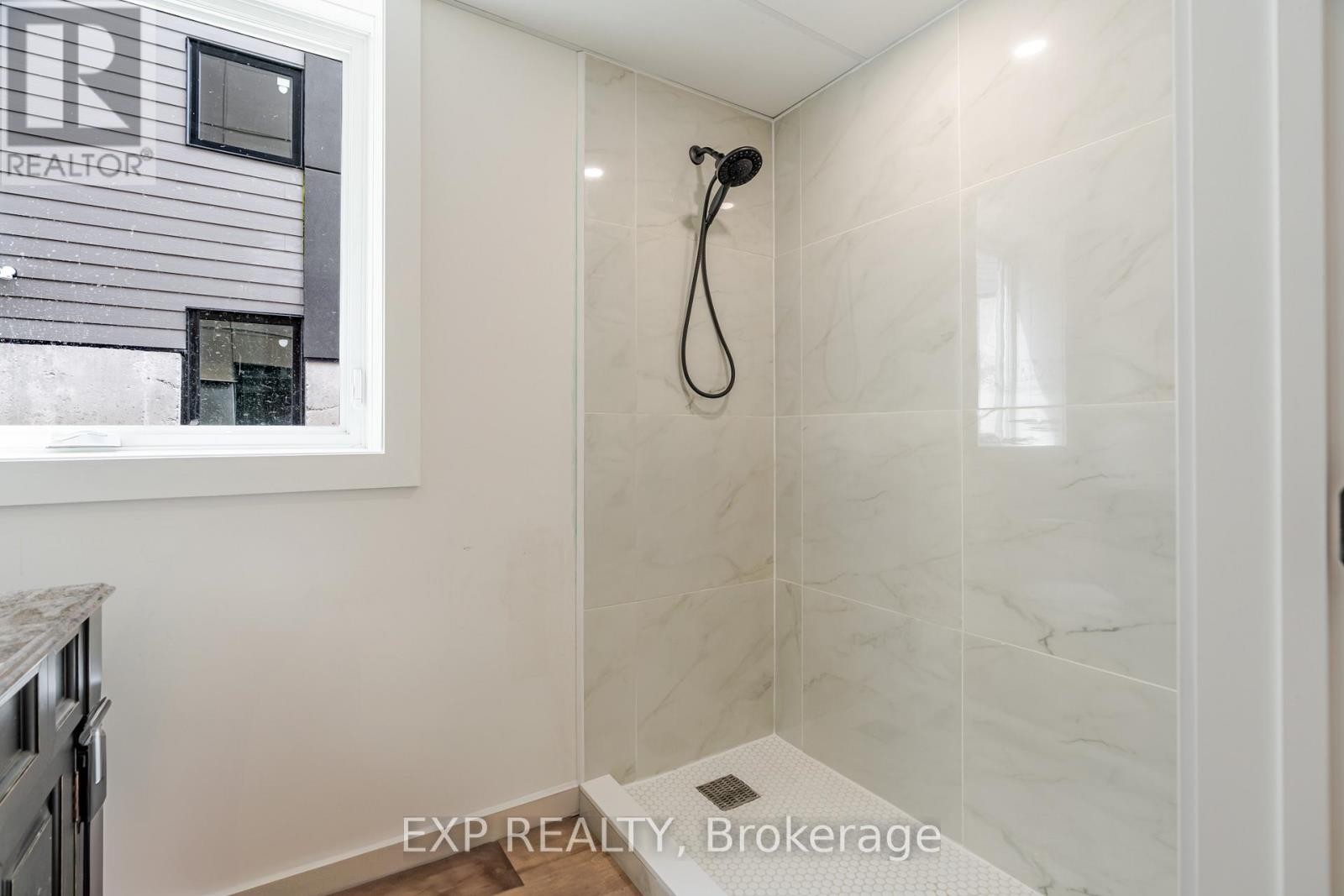 












12 VIEWMOUNT DRIVE

,
Ottawa,




Ontario
K2G1R5

