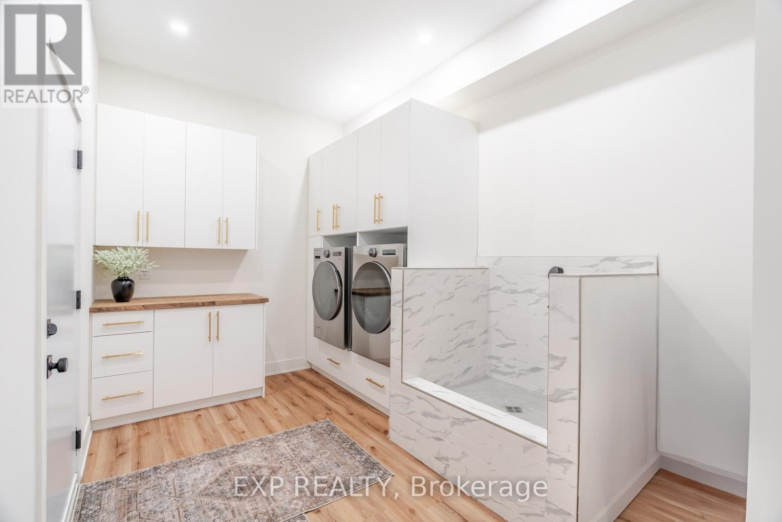 












12 VIEWMOUNT DRIVE

,
Ottawa,




Ontario
K2G1R5

