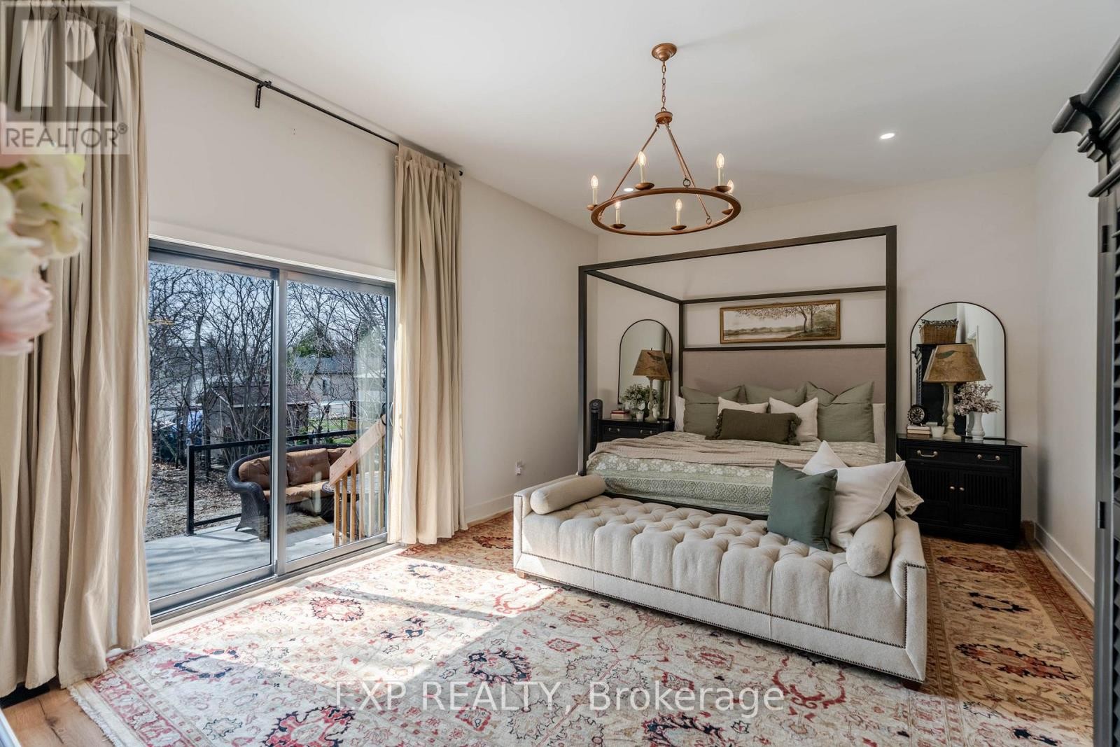 












12 VIEWMOUNT DRIVE

,
Ottawa,




Ontario
K2G1R5

