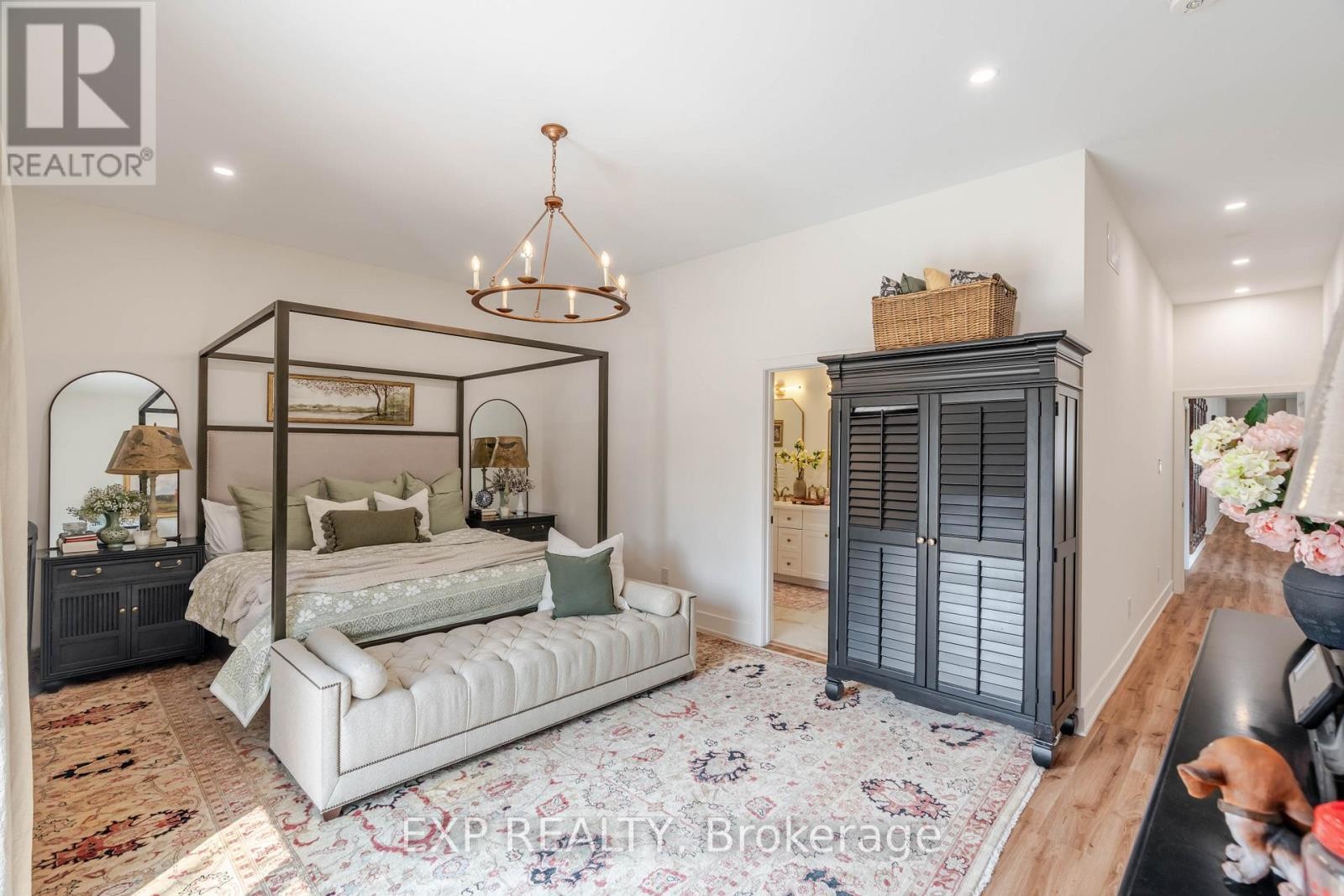 












12 VIEWMOUNT DRIVE

,
Ottawa,




Ontario
K2G1R5

