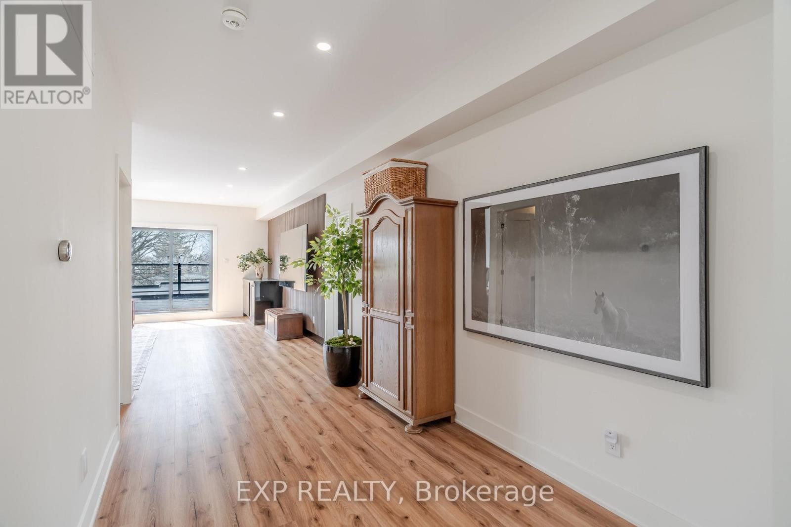 












12 VIEWMOUNT DRIVE

,
Ottawa,




Ontario
K2G1R5

