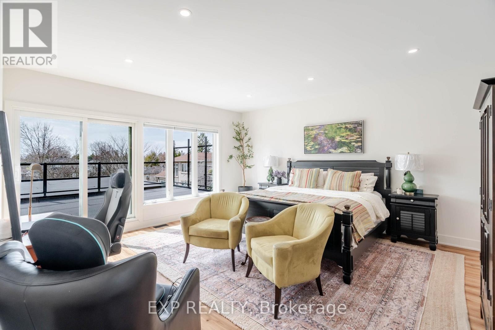 












12 VIEWMOUNT DRIVE

,
Ottawa,




Ontario
K2G1R5

