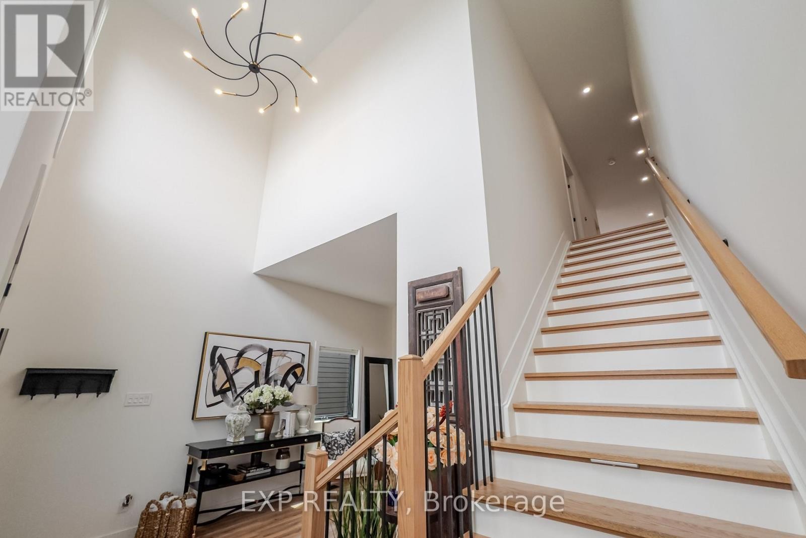 












12 VIEWMOUNT DRIVE

,
Ottawa,




Ontario
K2G1R5

