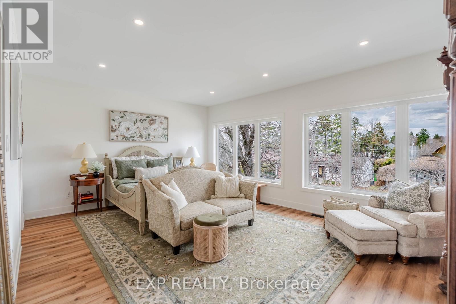 












12 VIEWMOUNT DRIVE

,
Ottawa,




Ontario
K2G1R5

