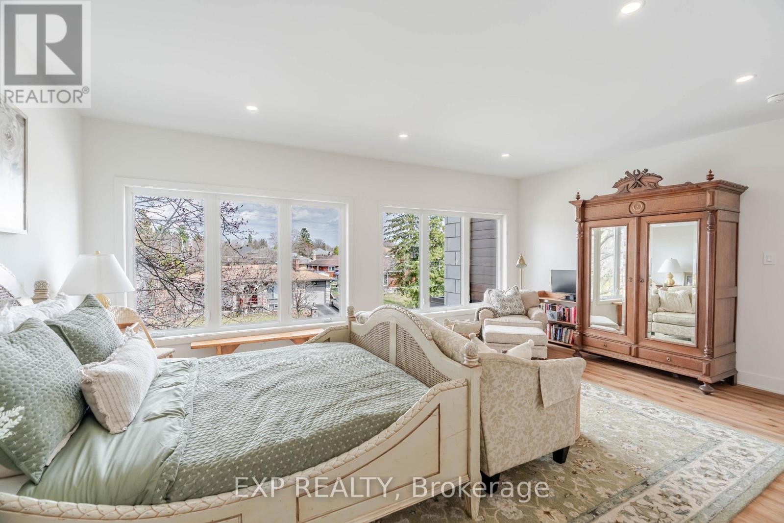 












12 VIEWMOUNT DRIVE

,
Ottawa,




Ontario
K2G1R5

