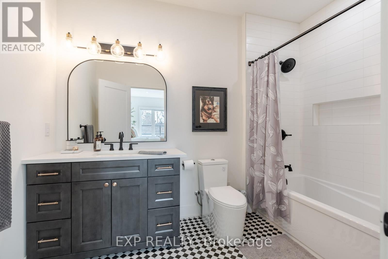 












12 VIEWMOUNT DRIVE

,
Ottawa,




Ontario
K2G1R5

