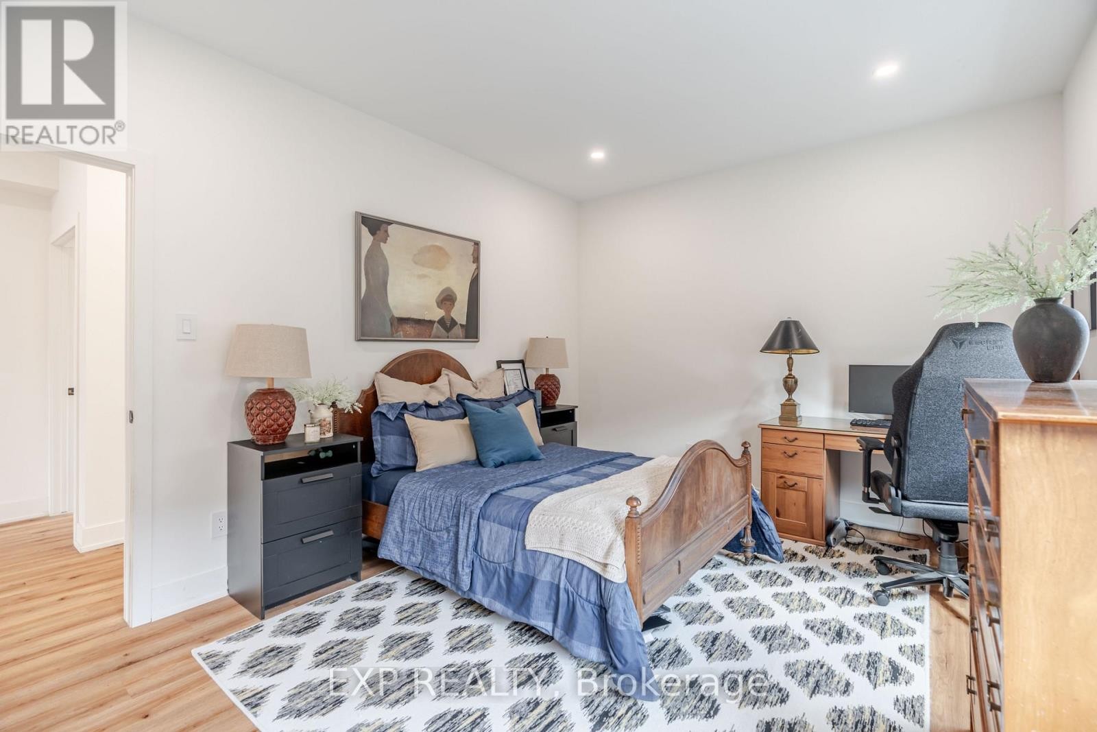 












12 VIEWMOUNT DRIVE

,
Ottawa,




Ontario
K2G1R5

