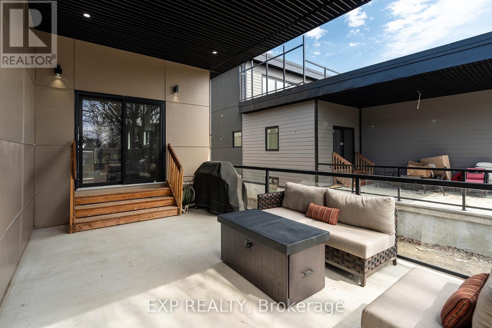 












12 VIEWMOUNT DRIVE

,
Ottawa,




Ontario
K2G1R5

