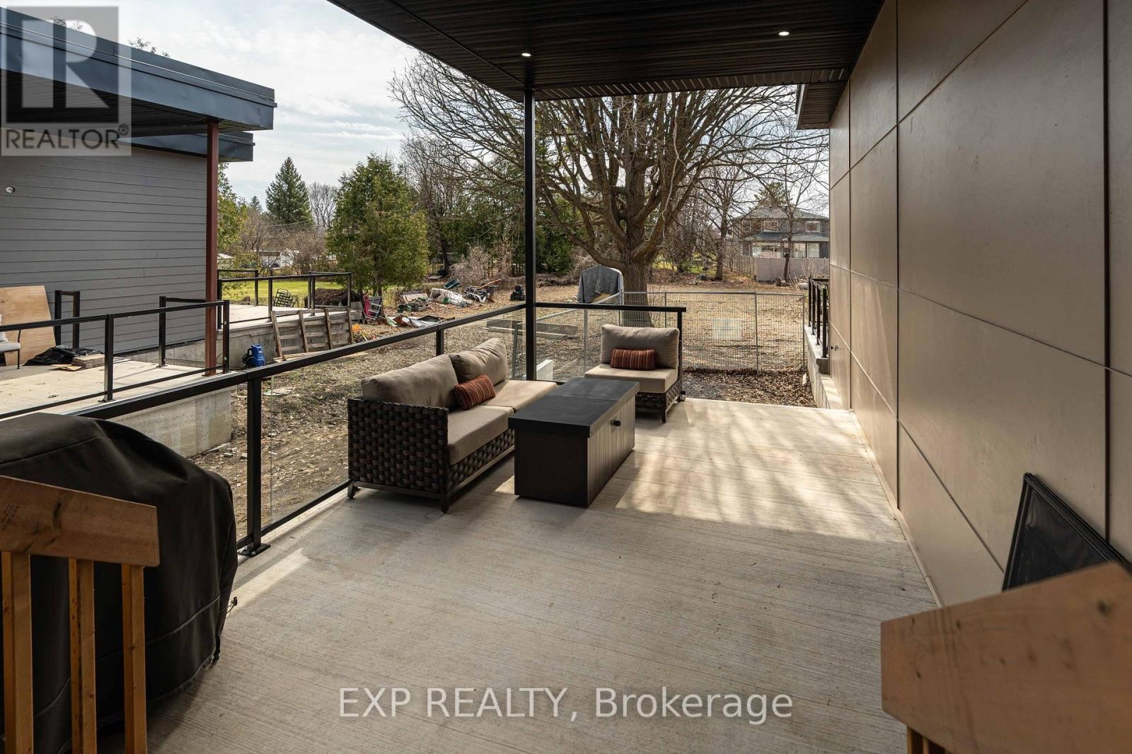 












12 VIEWMOUNT DRIVE

,
Ottawa,




Ontario
K2G1R5

