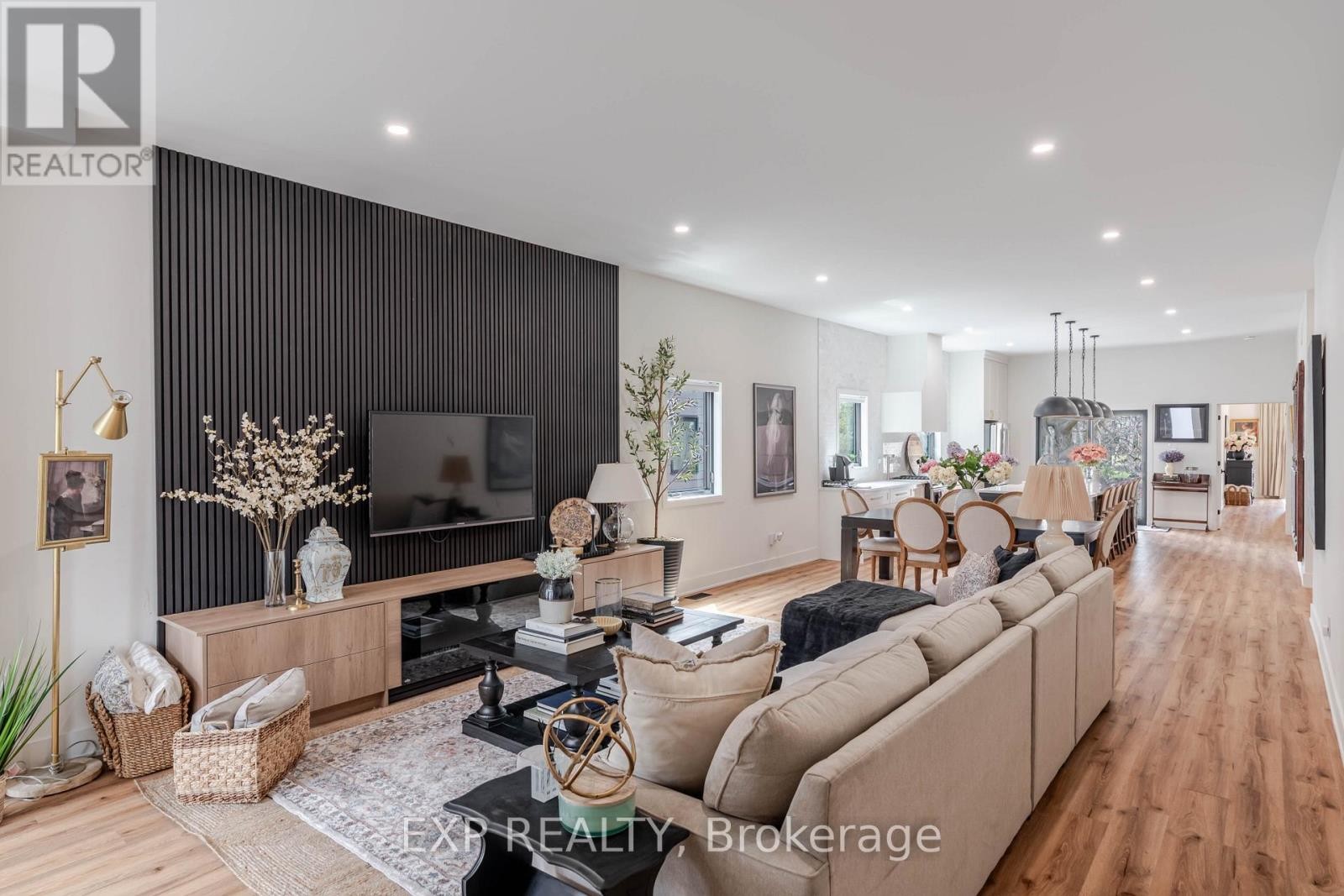 












12 VIEWMOUNT DRIVE

,
Ottawa,




Ontario
K2G1R5

