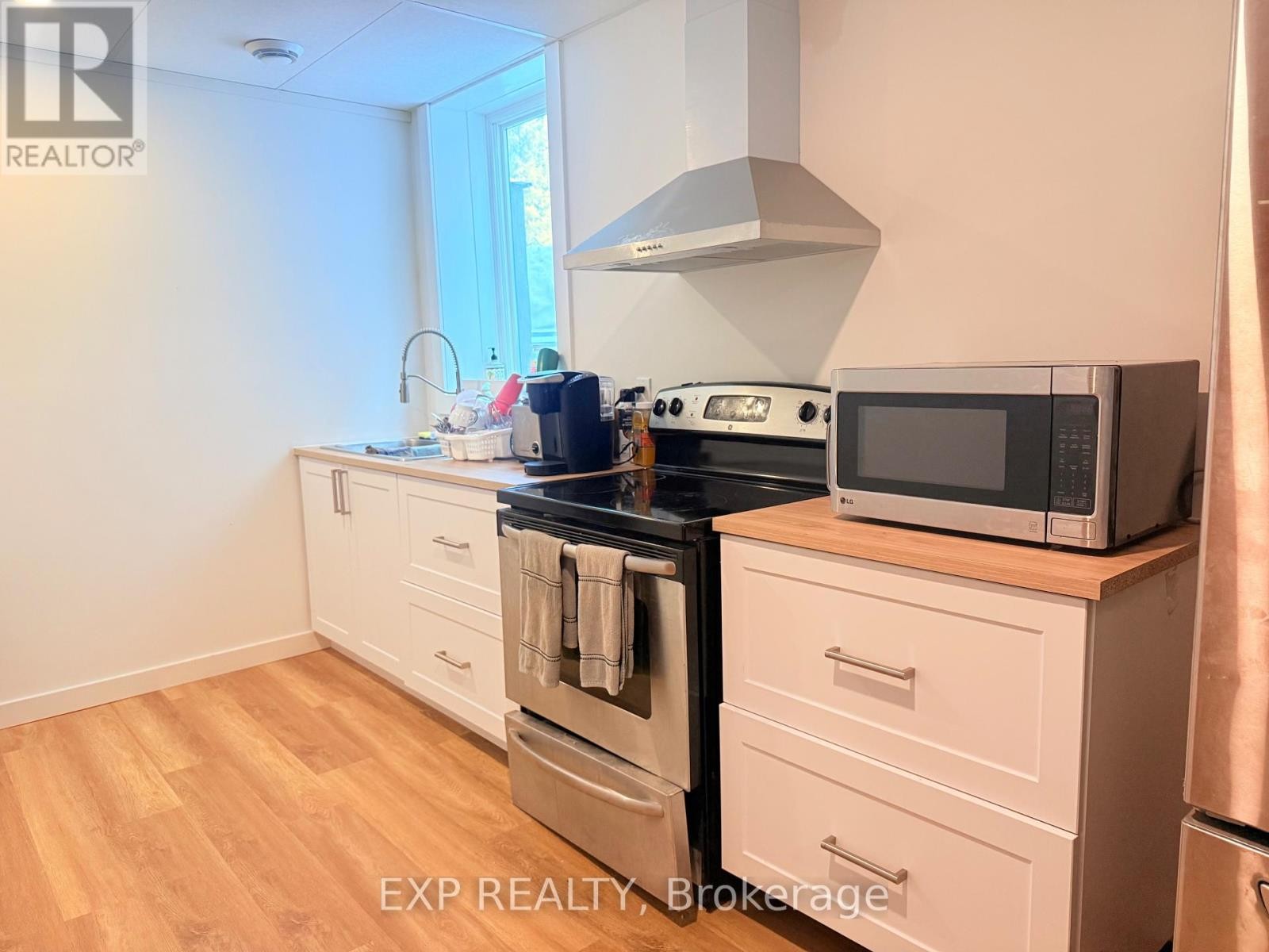 












12 VIEWMOUNT DRIVE

,
Ottawa,




Ontario
K2G1R5

