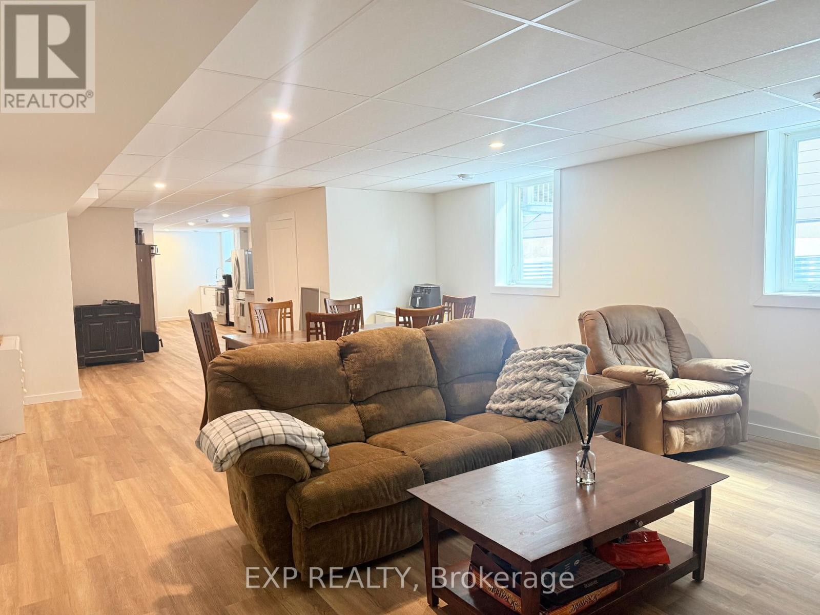 












12 VIEWMOUNT DRIVE

,
Ottawa,




Ontario
K2G1R5

