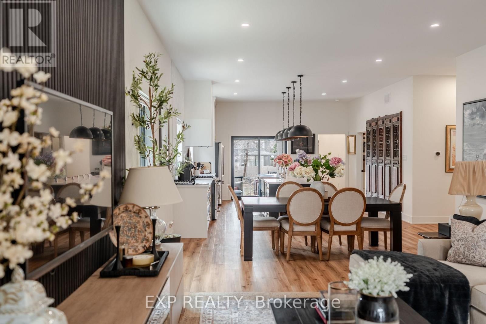 












12 VIEWMOUNT DRIVE

,
Ottawa,




Ontario
K2G1R5

