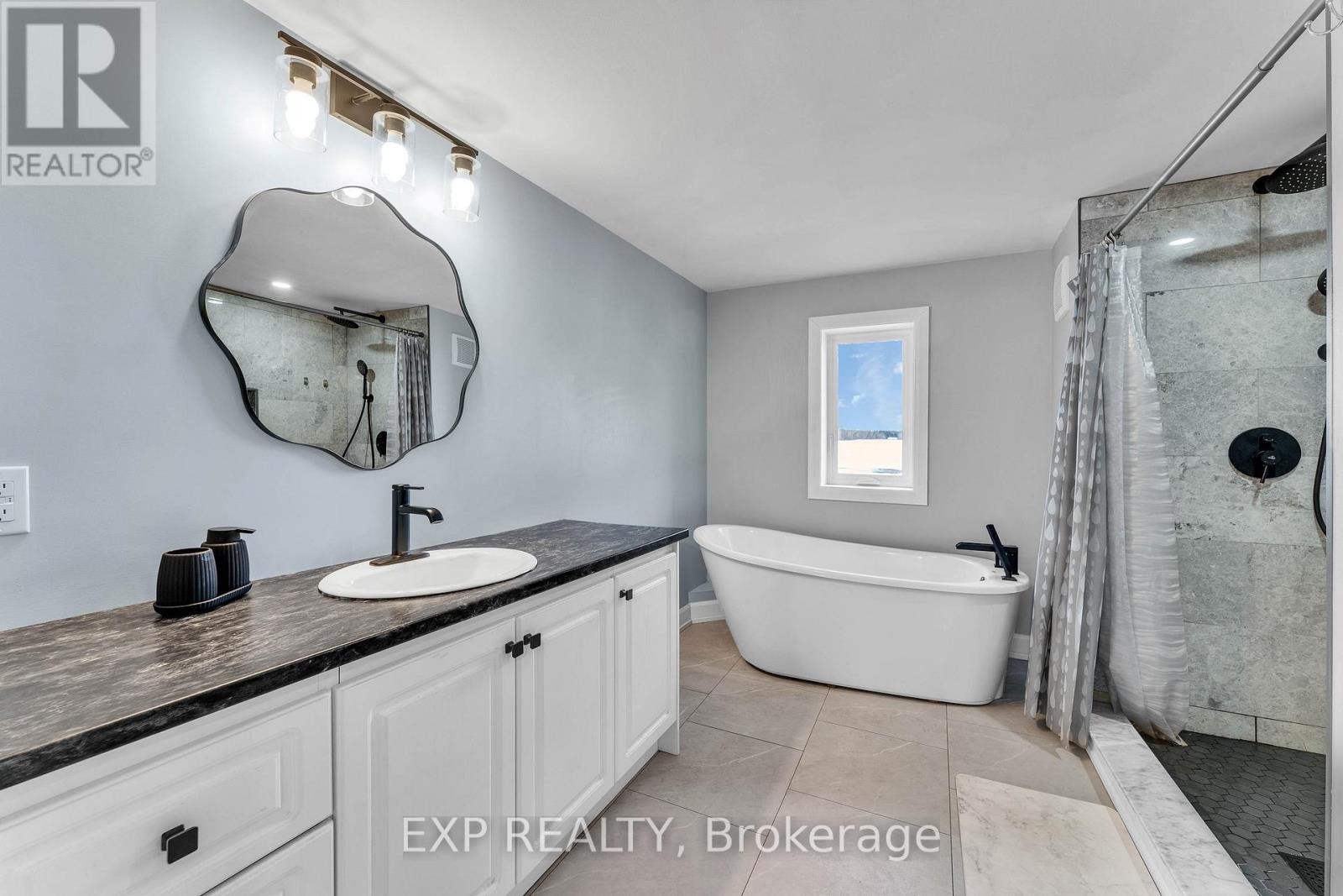 












1526 LANDRY STREET

,
Clarence-Rockland,




Ontario
K0A1N0

