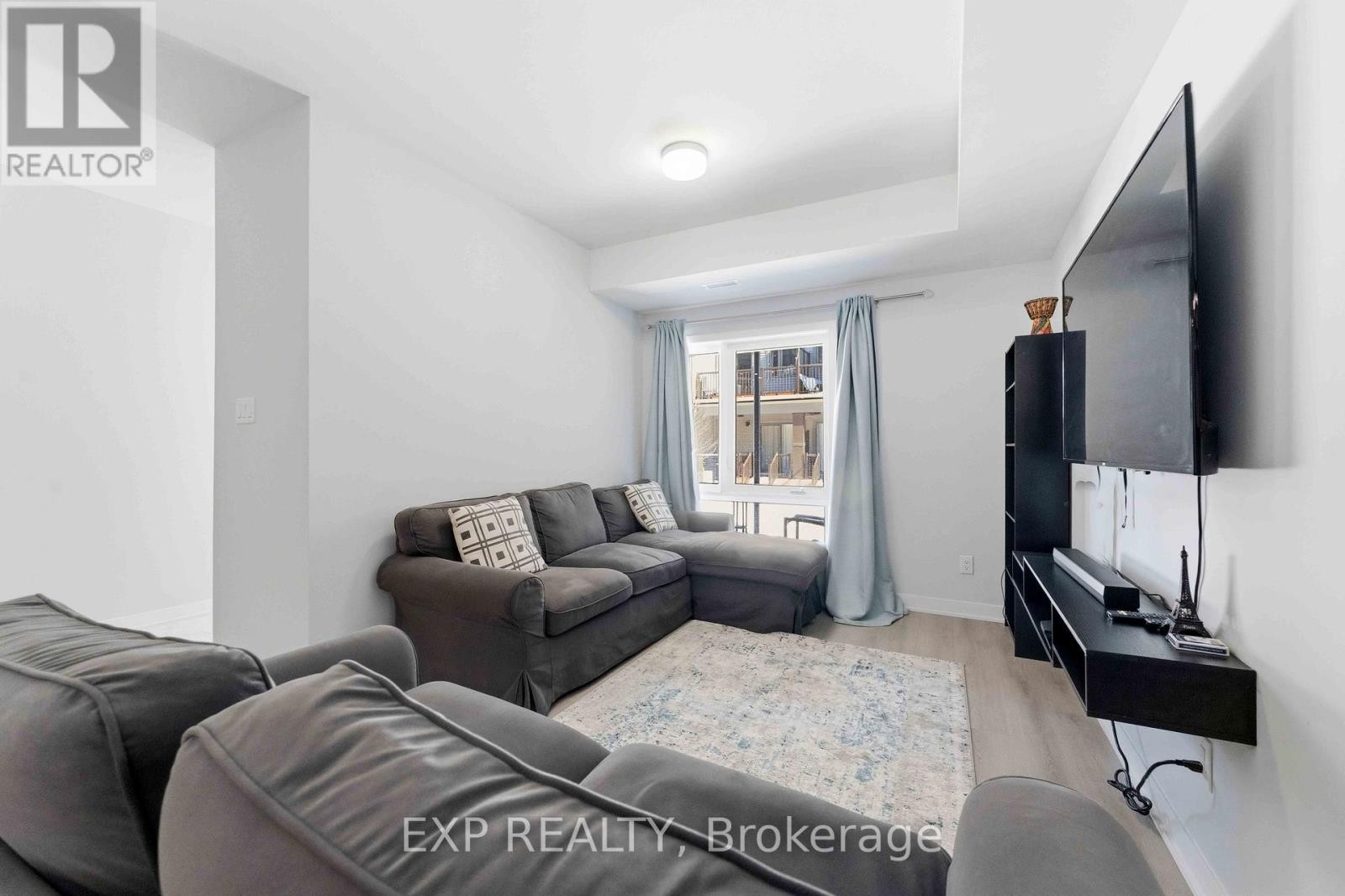 












116 PARNIAN PRIVATE

,
Ottawa,




Ontario
K2J4H7

