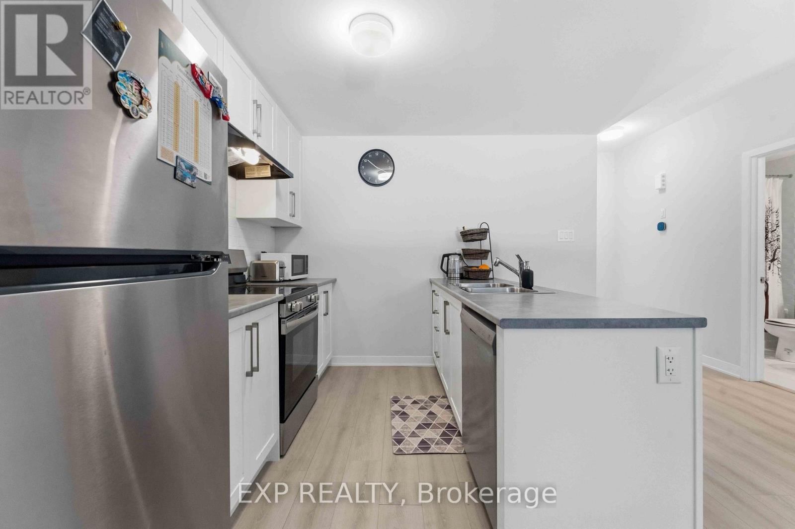 












116 PARNIAN PRIVATE

,
Ottawa,




Ontario
K2J4H7

