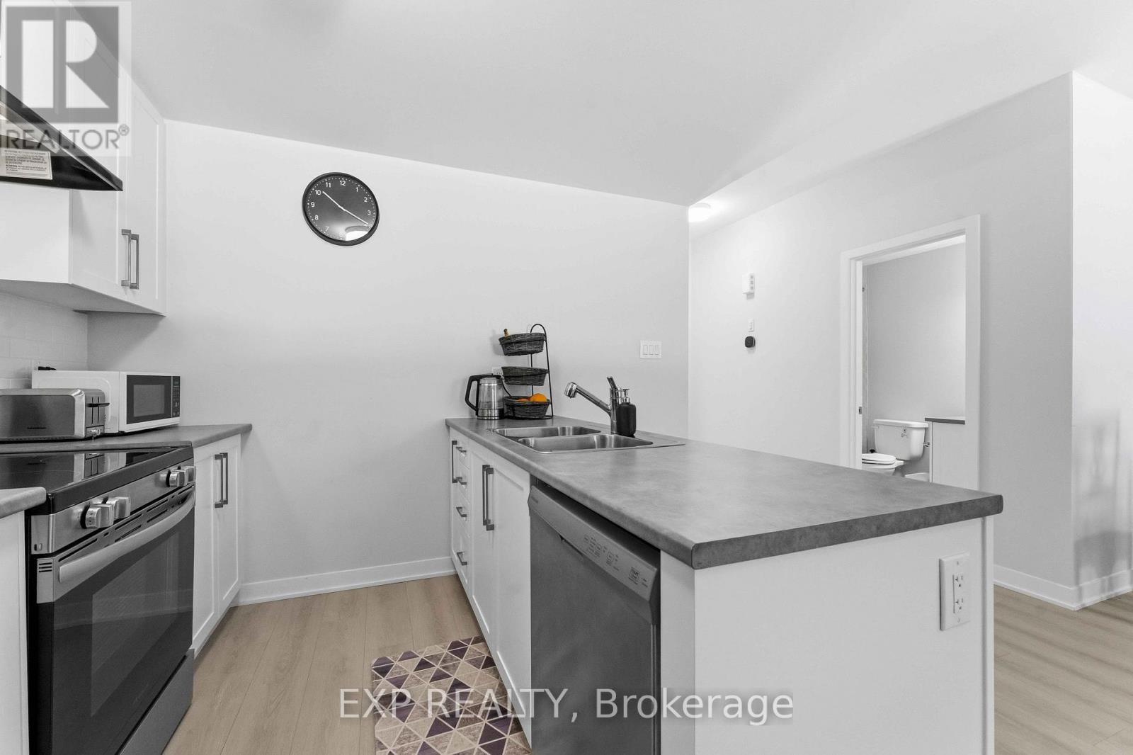 












116 PARNIAN PRIVATE

,
Ottawa,




Ontario
K2J4H7

