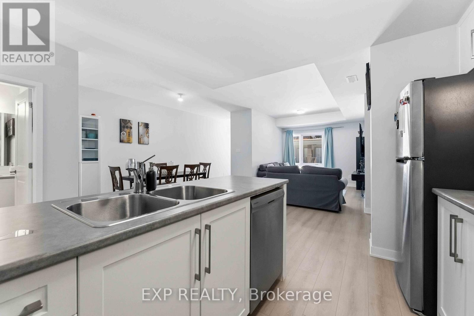 












116 PARNIAN PRIVATE

,
Ottawa,




Ontario
K2J4H7

