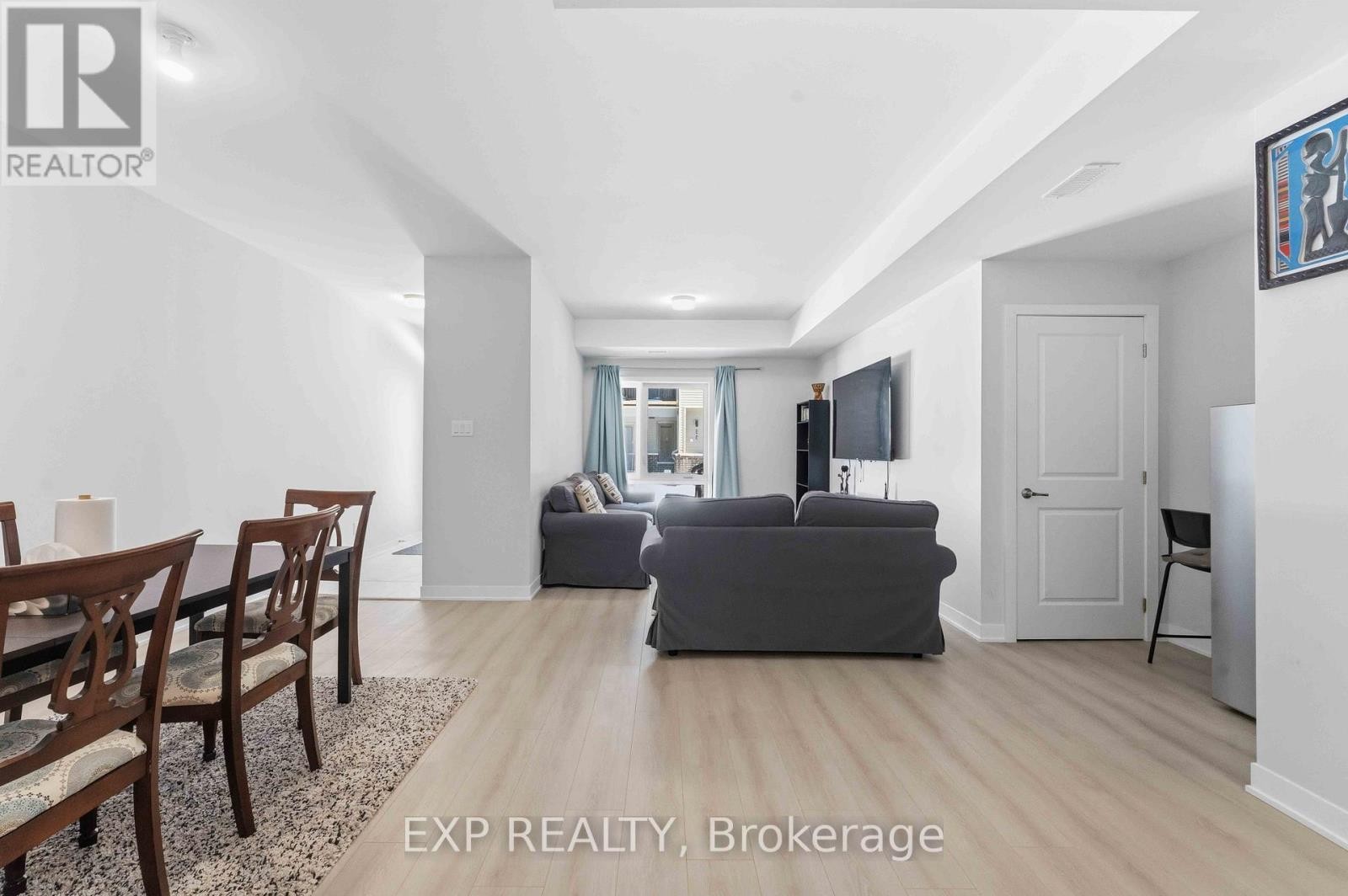 












116 PARNIAN PRIVATE

,
Ottawa,




Ontario
K2J4H7

