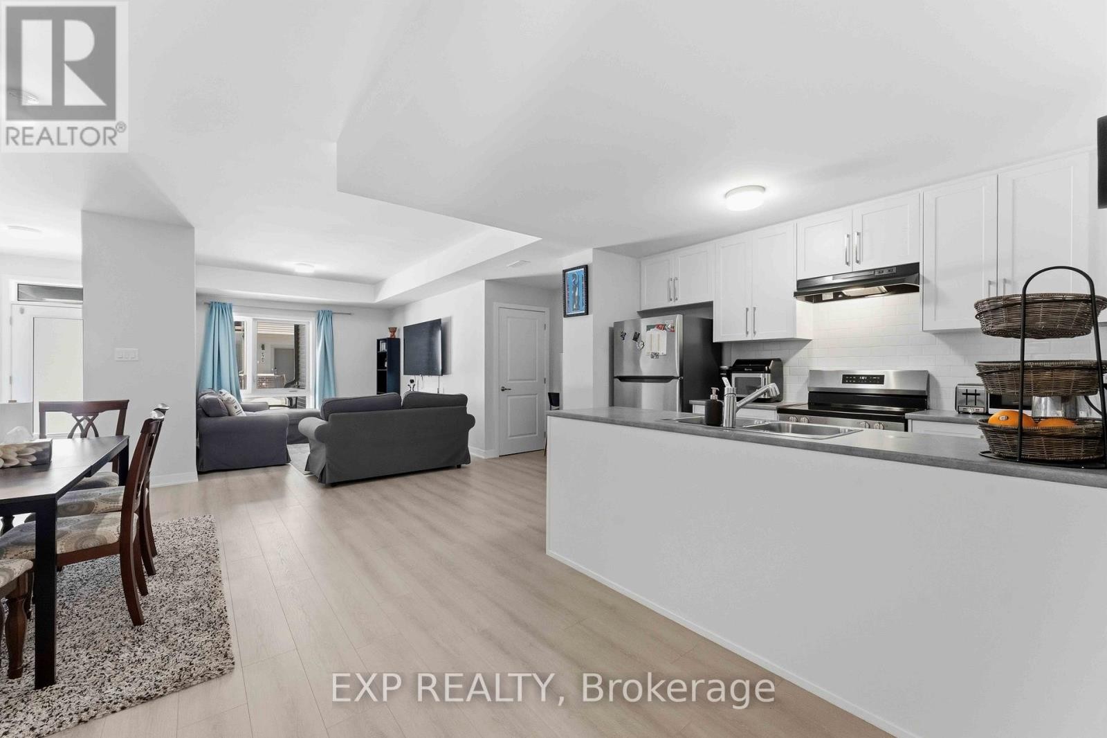 












116 PARNIAN PRIVATE

,
Ottawa,




Ontario
K2J4H7

