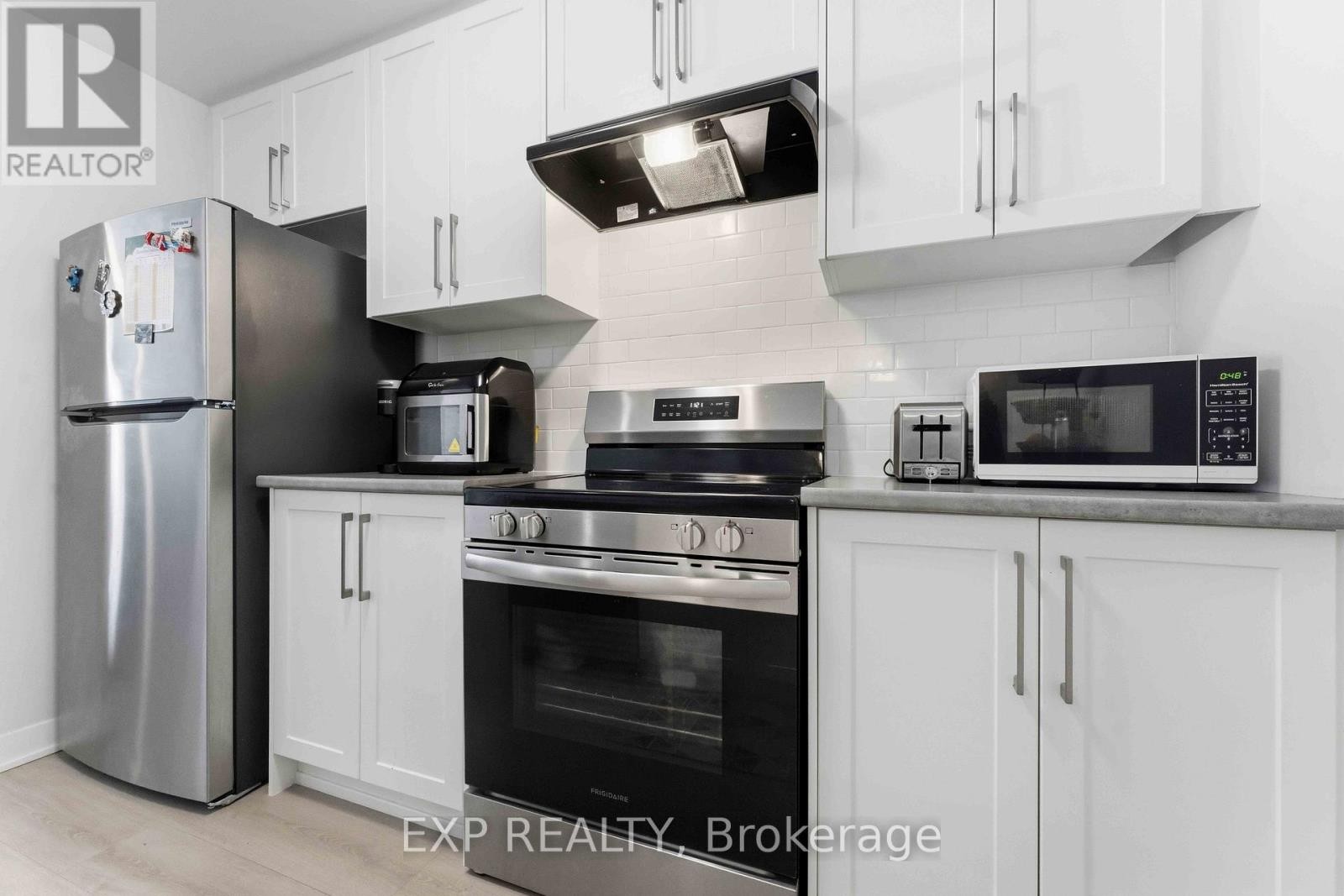 












116 PARNIAN PRIVATE

,
Ottawa,




Ontario
K2J4H7

