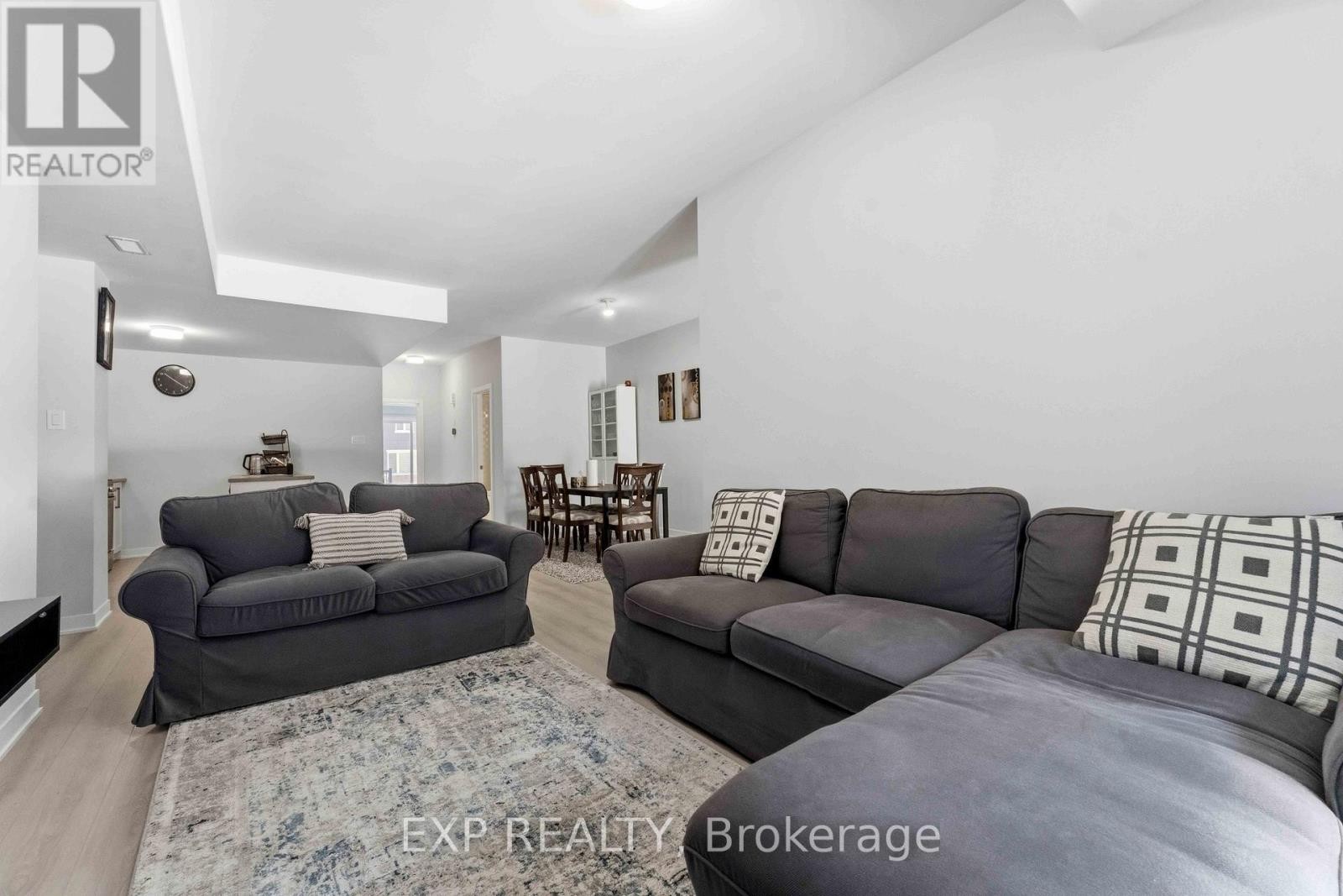 












116 PARNIAN PRIVATE

,
Ottawa,




Ontario
K2J4H7

