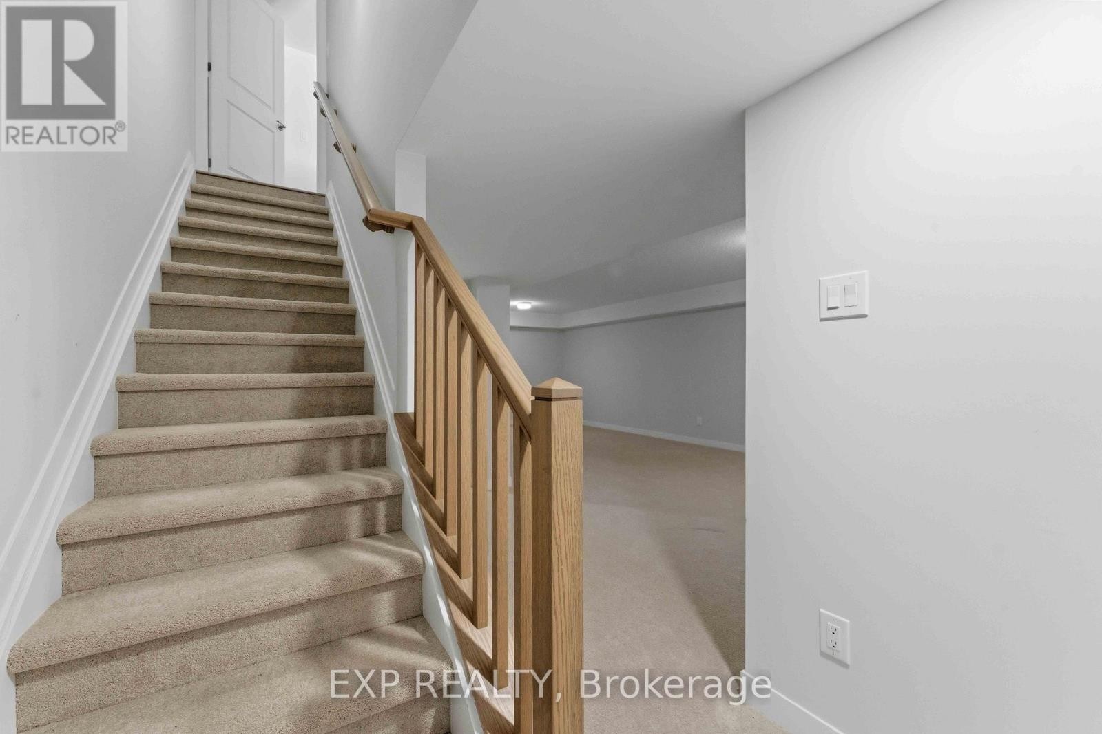 












116 PARNIAN PRIVATE

,
Ottawa,




Ontario
K2J4H7

