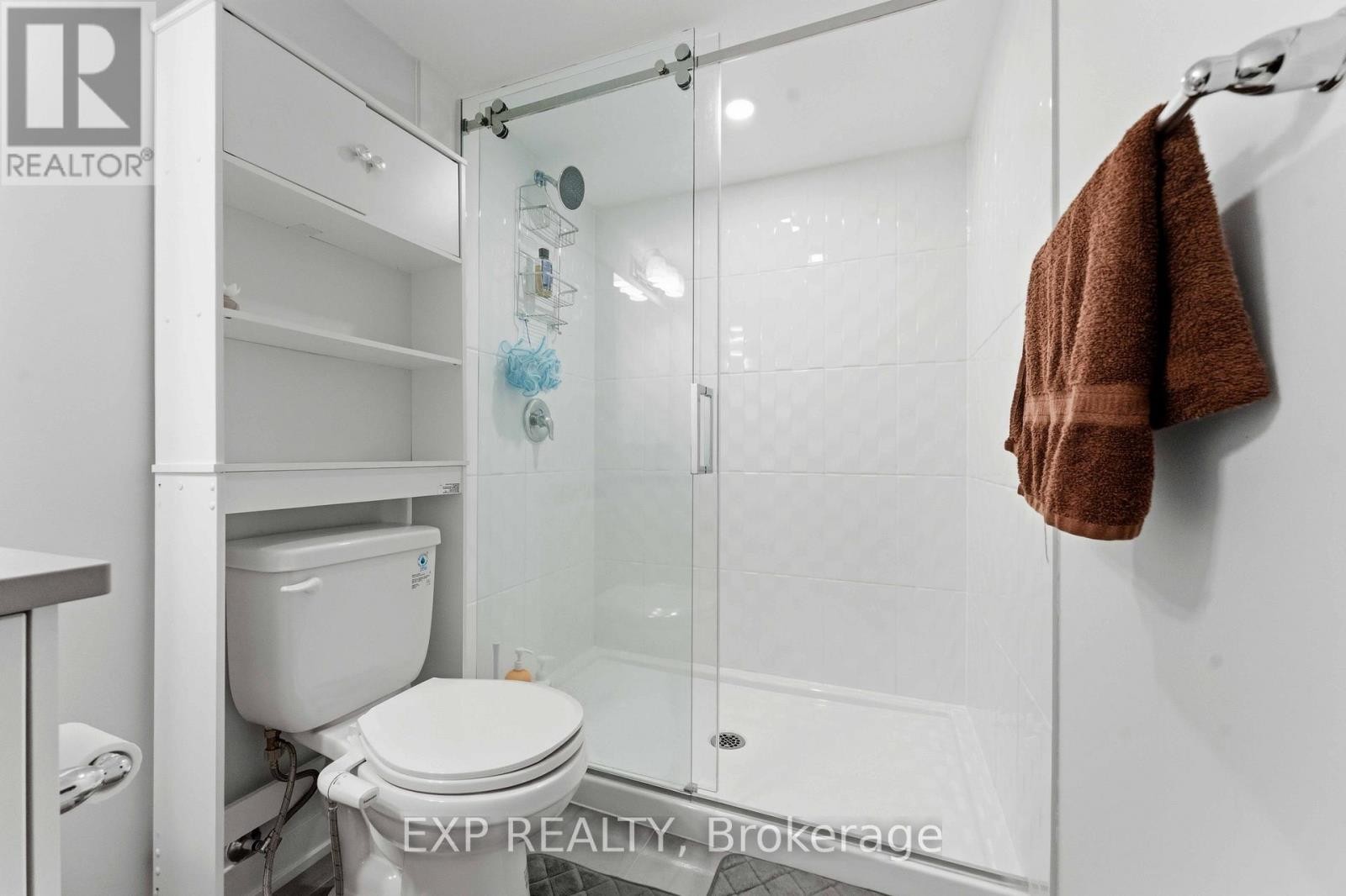 












116 PARNIAN PRIVATE

,
Ottawa,




Ontario
K2J4H7

