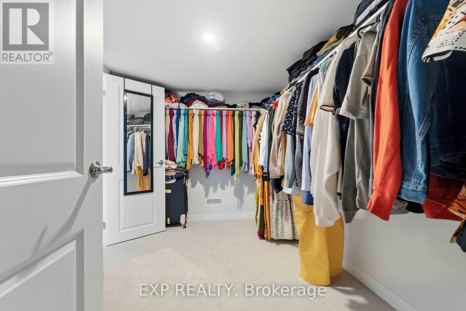 












116 PARNIAN PRIVATE

,
Ottawa,




Ontario
K2J4H7

