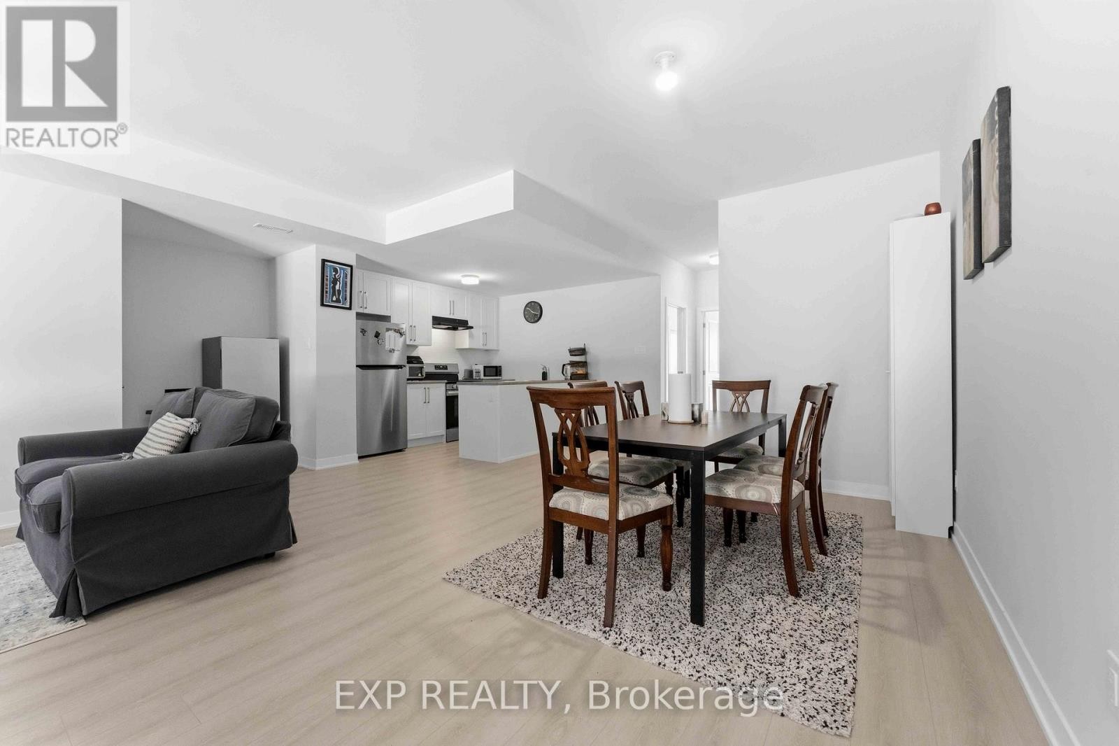 












116 PARNIAN PRIVATE

,
Ottawa,




Ontario
K2J4H7

