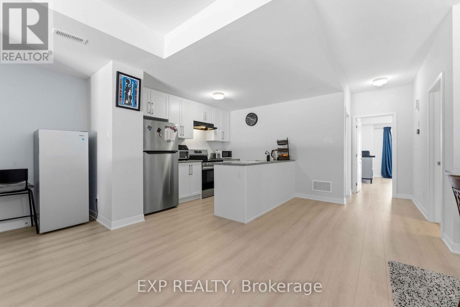 












116 PARNIAN PRIVATE

,
Ottawa,




Ontario
K2J4H7

