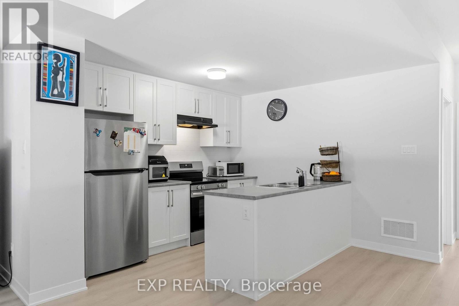 












116 PARNIAN PRIVATE

,
Ottawa,




Ontario
K2J4H7

