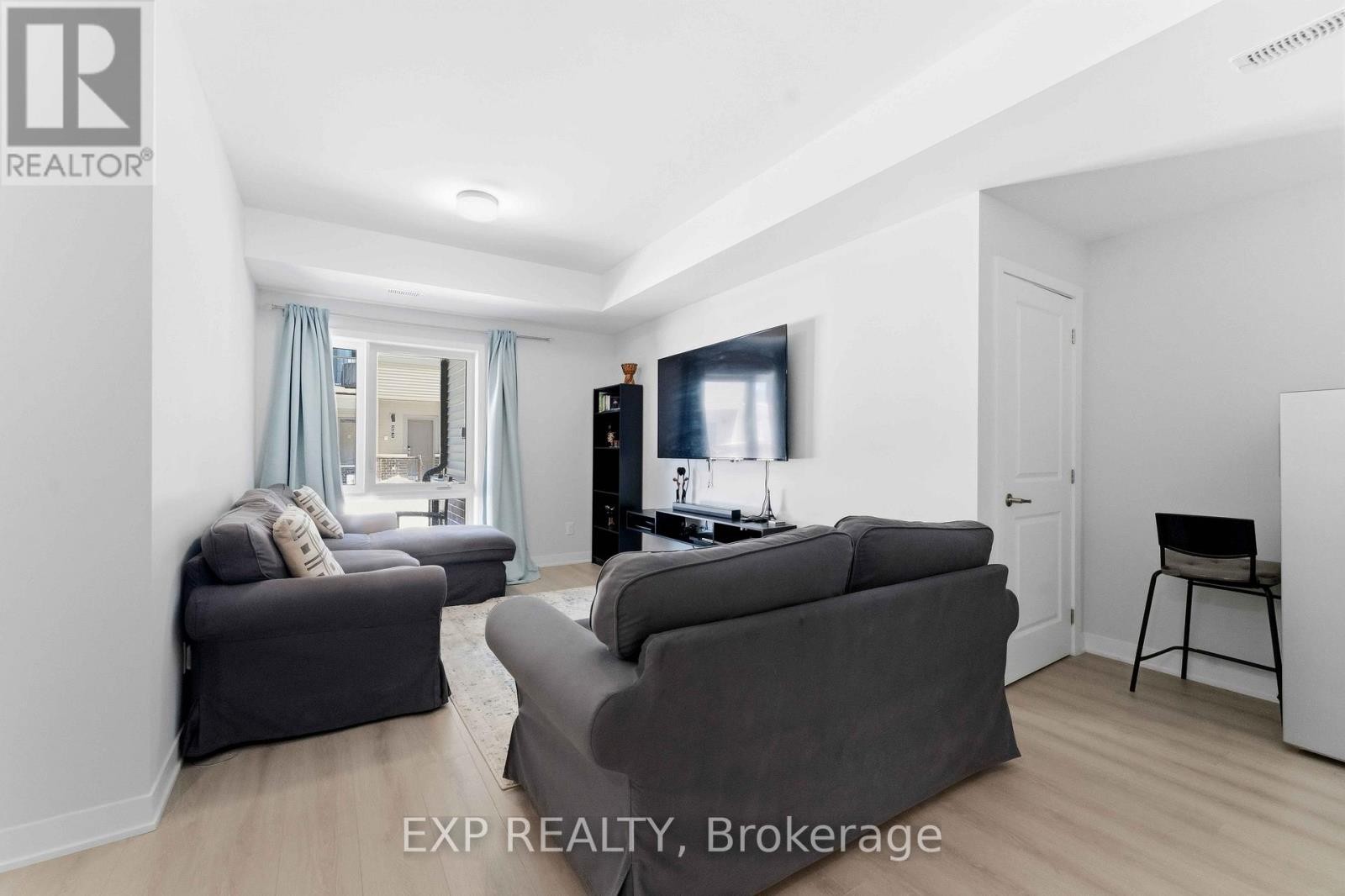 












116 PARNIAN PRIVATE

,
Ottawa,




Ontario
K2J4H7

