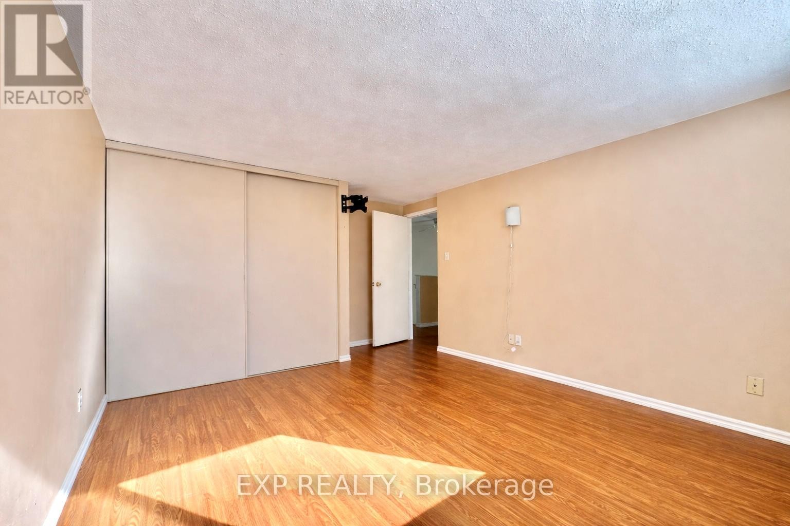 












11C SONNET CRESCENT

,
Ottawa,




Ontario
K2H8W8

