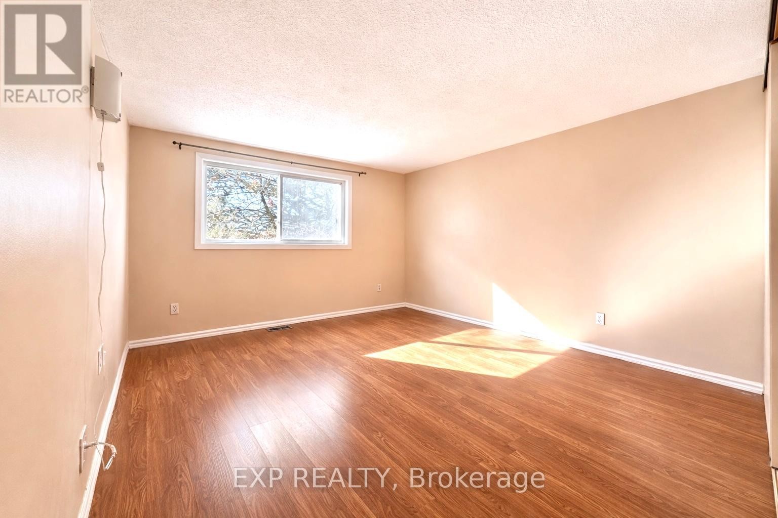 












11C SONNET CRESCENT

,
Ottawa,




Ontario
K2H8W8

