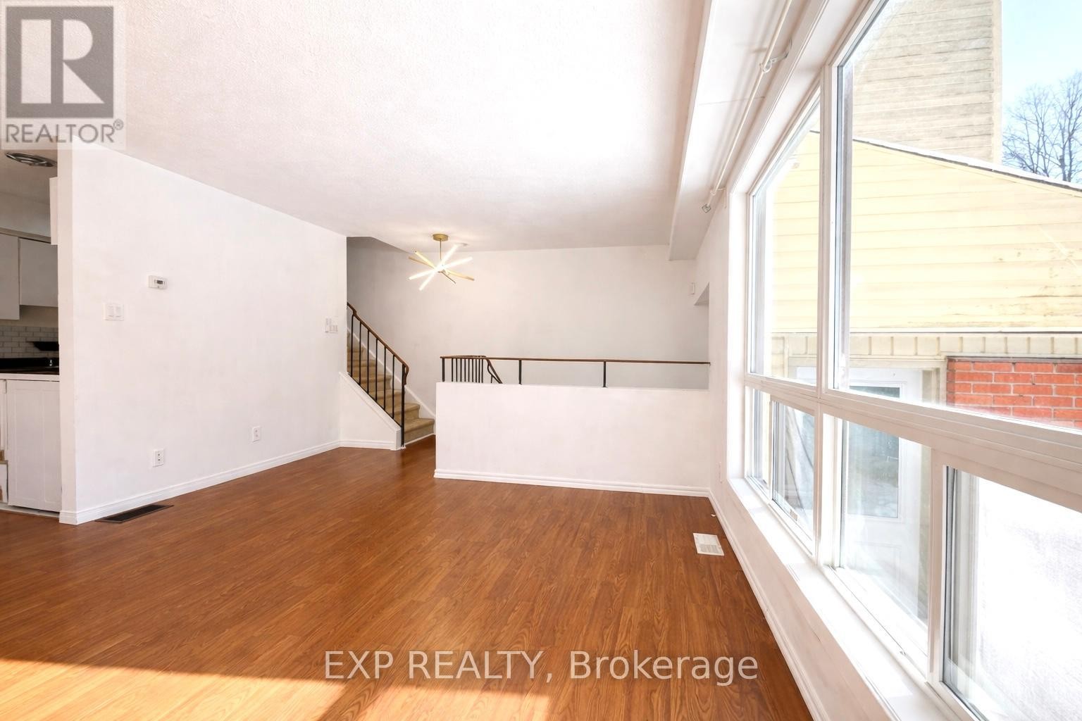 












11C SONNET CRESCENT

,
Ottawa,




Ontario
K2H8W8

