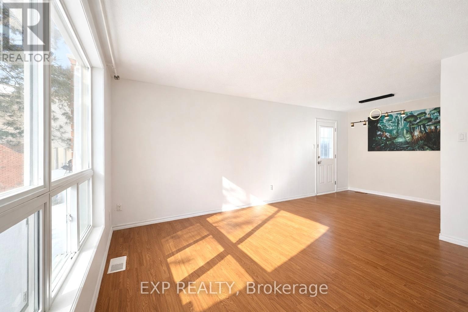 












11C SONNET CRESCENT

,
Ottawa,




Ontario
K2H8W8

