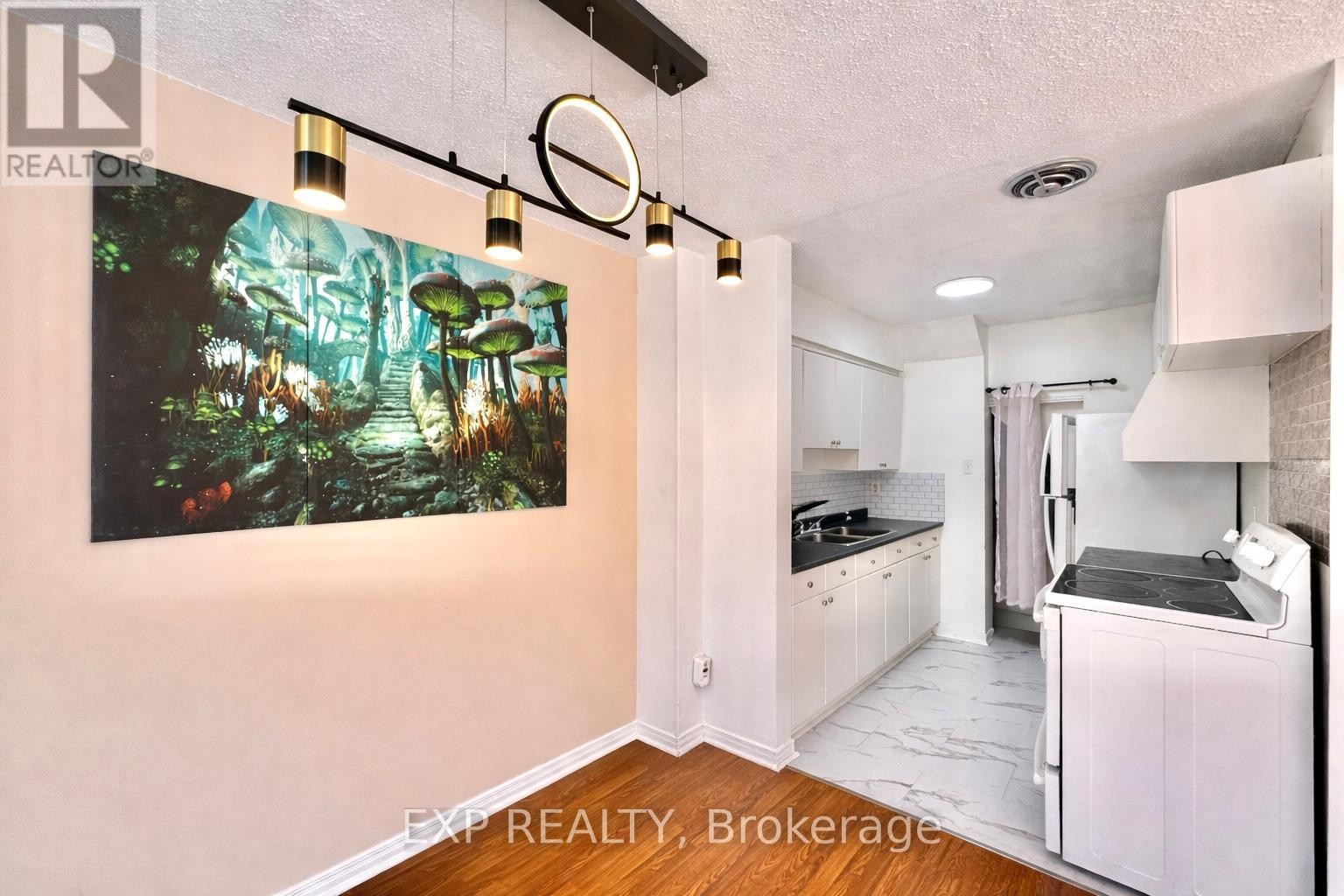 












11C SONNET CRESCENT

,
Ottawa,




Ontario
K2H8W8

