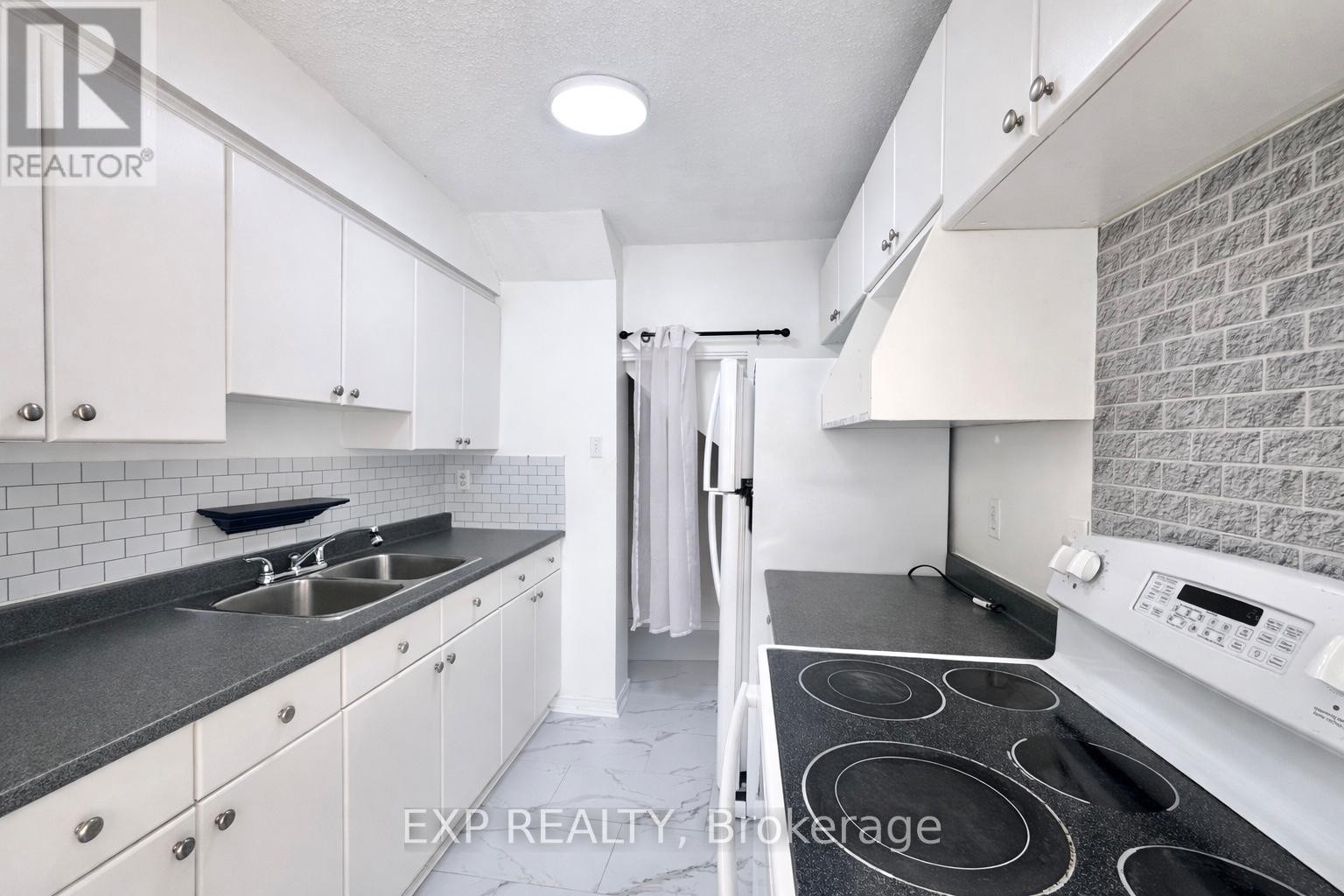 












11C SONNET CRESCENT

,
Ottawa,




Ontario
K2H8W8

