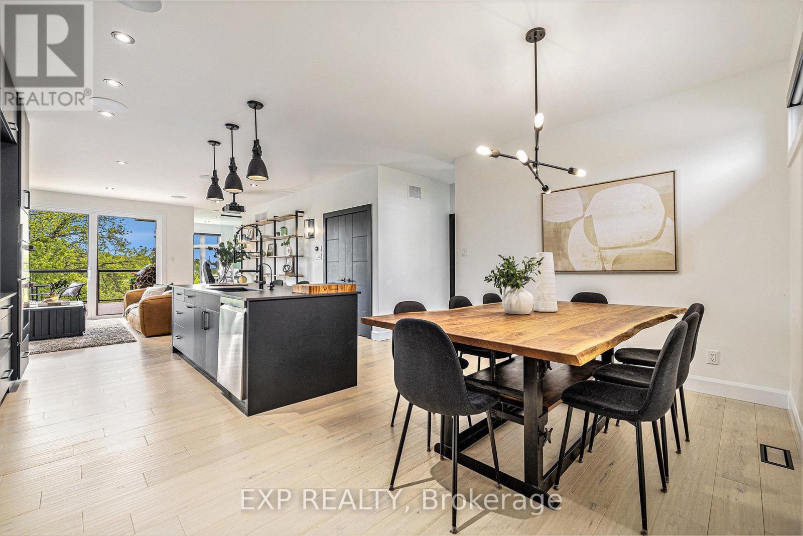 












1056 NOTRE DAME STREET

,
Russell,




Ontario
K0A1W0

