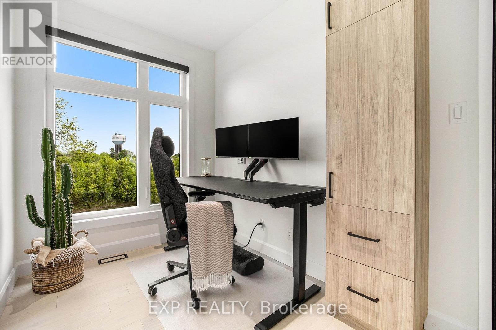 












1056 NOTRE DAME STREET

,
Russell,




Ontario
K0A1W0

