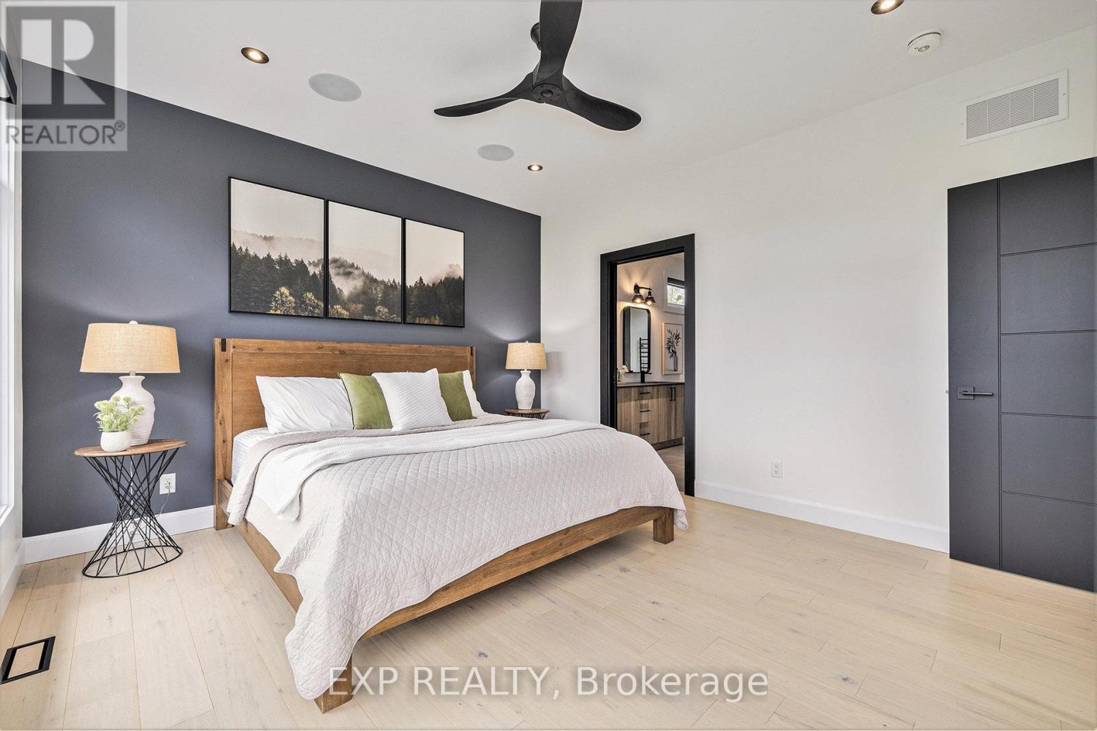 












1056 NOTRE DAME STREET

,
Russell,




Ontario
K0A1W0

