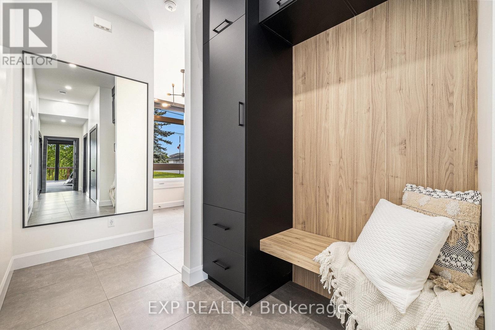 












1056 NOTRE DAME STREET

,
Russell,




Ontario
K0A1W0

